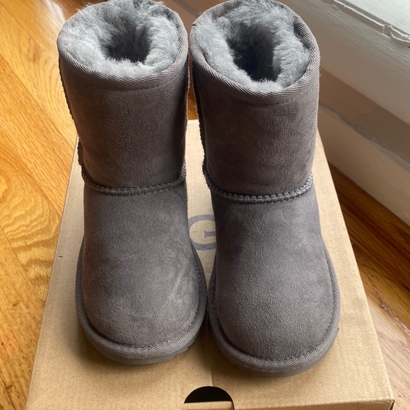 Ugg boots - Picture 1 of 6